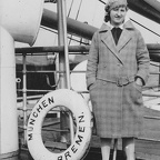 Frau Klopp,  Frau von A. Klopp, geb.  Grape. Es scheint Winterzeit zu sein, Jedenfalls reisten die Klopps im Dezember 1927 nach USA